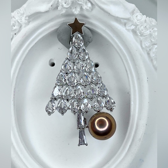 Jewelry - 🎄 Handmade Freshwater Edison ROUND Pearl Christmas Tree Crystal Pendant Brooch